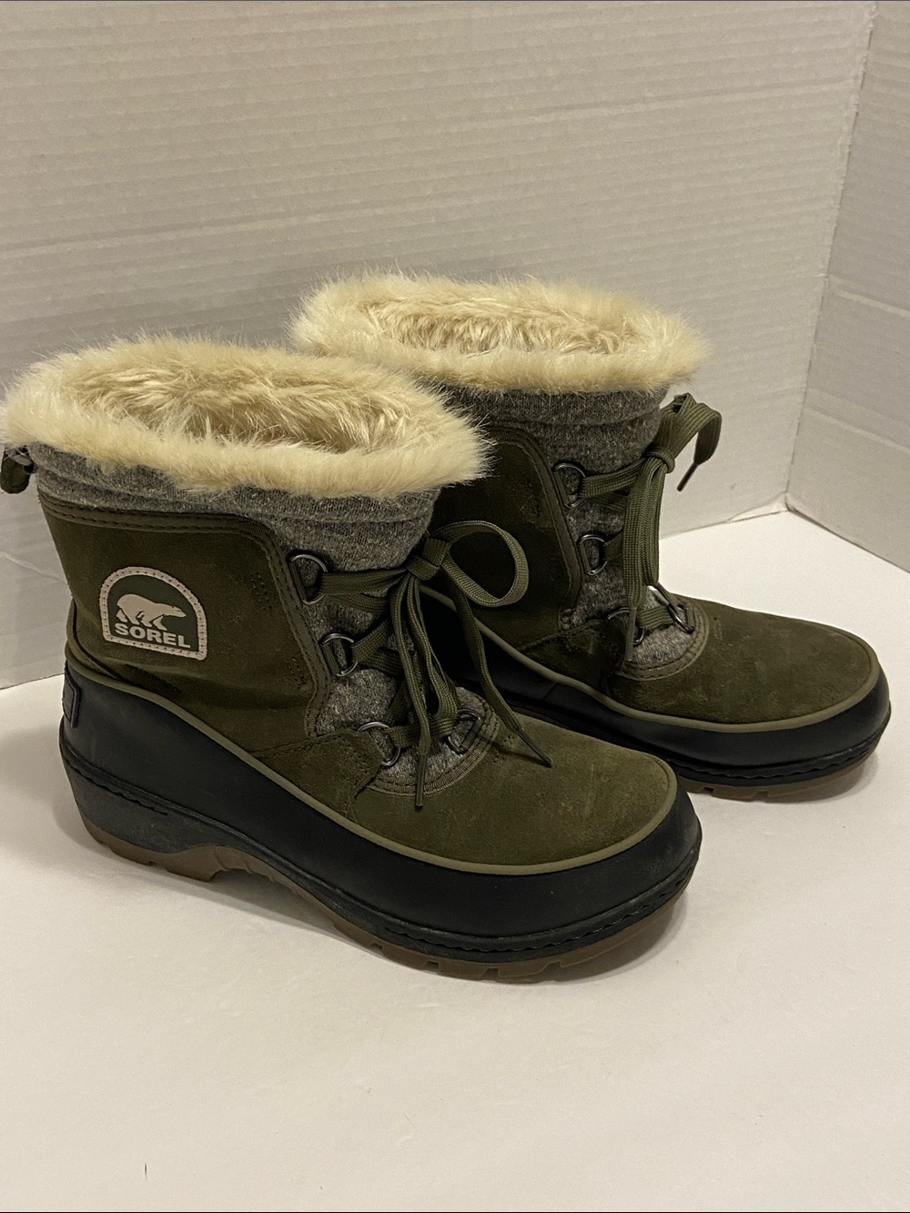 Sorel Tivoli III women's waterproof winter snow boots olive green suede Size 7,5